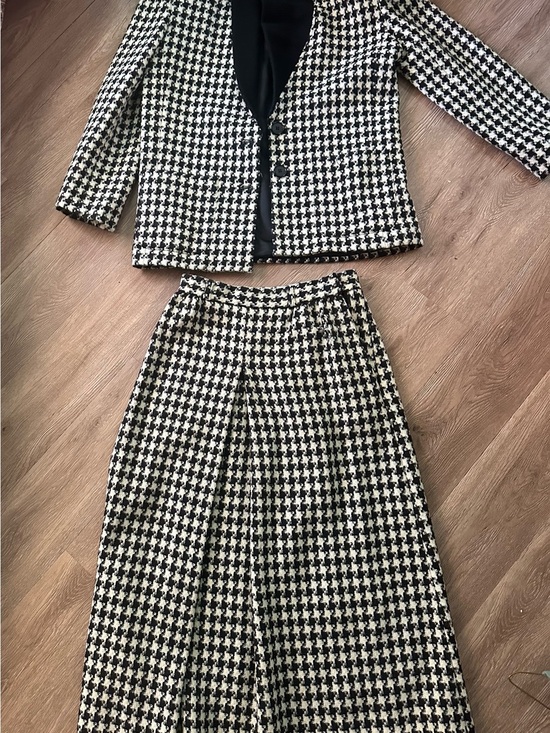 Jackets & Blazers - Vintage Houndstooth 2 piece skirt suit -